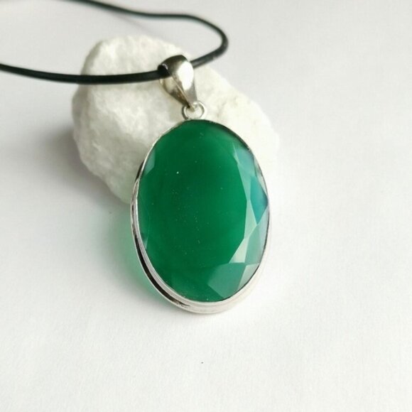Large Oval Green Onyx Pendant Necklace 🆕 - Picture 1 of 7